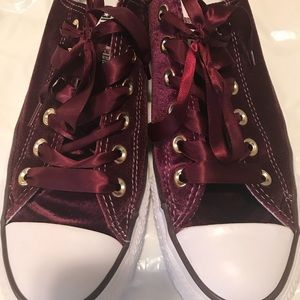 burgundy velvet converse